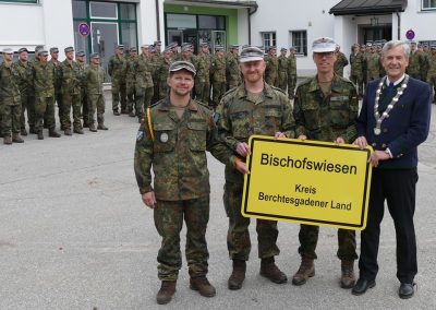 1.Übergabe des Ortschildes für den Einsatz