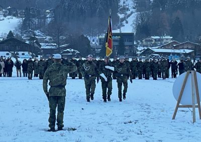 8.Die Fahne tritt vor zum Geloben